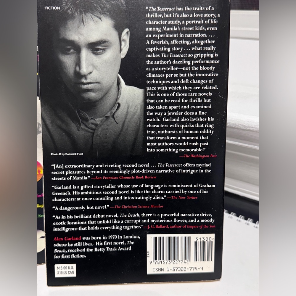ππ΄ Best Selling Alex Garland Book Bundle β The Beach & The Tesseract π΄π - Picture 6 of 16